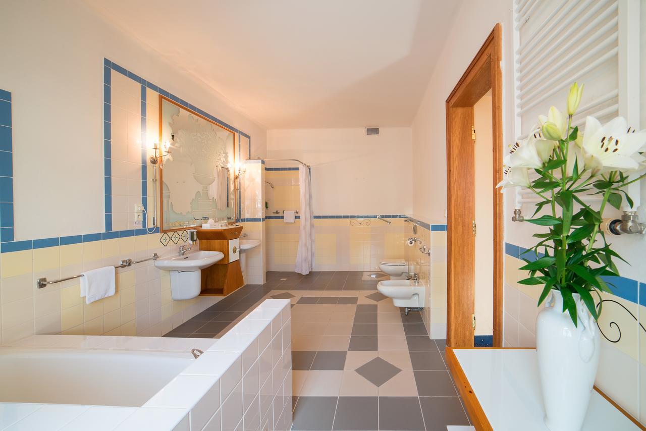 Hotel Three Lilies Inkl Aquaforum Františkovy Lázně Eksteriør billede