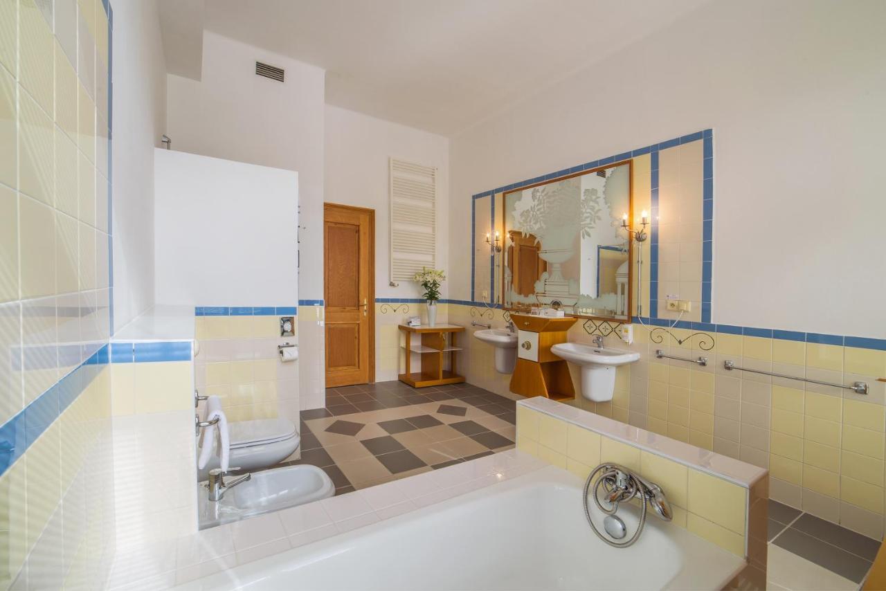 Hotel Three Lilies Inkl Aquaforum Františkovy Lázně Eksteriør billede